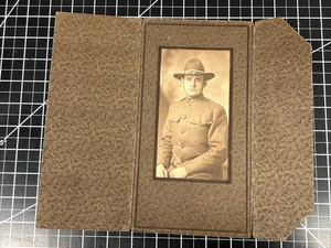 Antik um 1917 WWI Armee Montana Schirmmütze Klapp Kabinett Karte Militär Foto - Bild 1 von 12