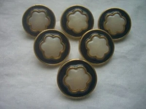 GOLD RIM WITH BLACK AND IVORY FLOWER DESIGN CENTRE BUTTONS x 6 FREE P&P - Picture 1 of 3