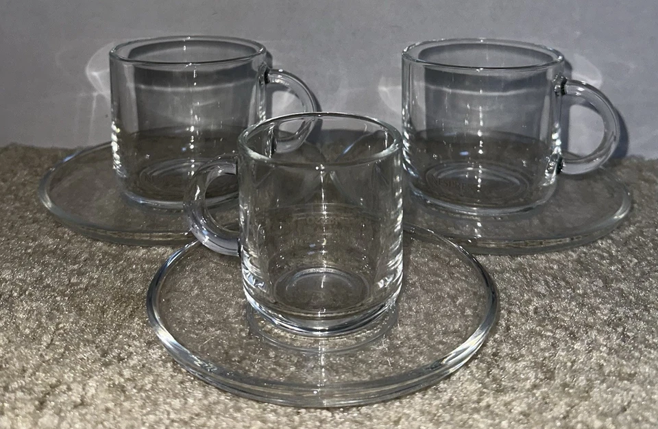 Стеклянные чашки и блюдца для эспрессо Nespresso Verto Collection. 2 средних и 1 маленький набор - Изображение 1 из 3