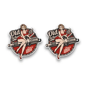 2x kleine rote 1959 Old School Pinup Girl Mechaniker Retro Vinyl Aufkleber 60x57mm - Bild 1 von 1