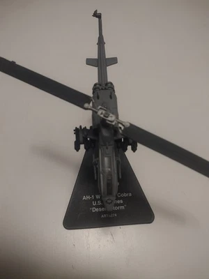 Colección Armadura Escala 1:100 USMC AH-1W Super Cobra (Armadura #5274), USADO/ROTO Foto 1 de 4