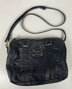 Loungefly Loves Hello Kitty Umhängetasche Handtasche schwarz geprägt - Bild 1 von 22