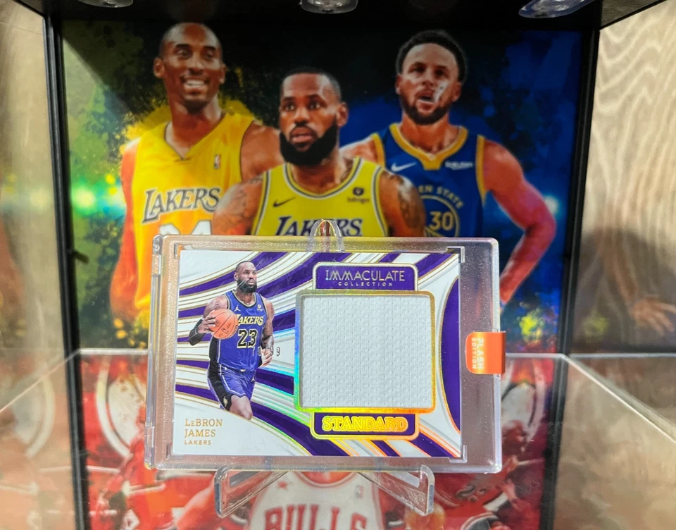 Parche Estándar LeBron James Baloncesto Colección Inmaculada Panini 2023-24/99 Foto 1 de 4