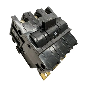 FPE NB330 Interruttore a bullone, 3 poli, 30A, 120/240, tipo NA-NI *Chippato* - Foto 1 di 8