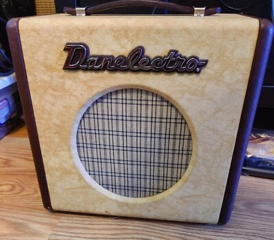 DANELECTRO NIFTY FIFTY COMBO GUITAR AMPLIFIER. Sweet ! International Shipping! - image 1 of 4