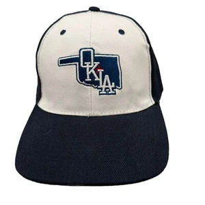 Cappello berretto OKLA Dodgers Oklahoma City MiLB contorno di stato sul davanti bianco navy usato in ottime condizioni - Foto 1 di 9