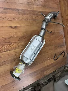 New Walker Direct Fit 54898 Catalytic Converter Volvo V70 S60 XC70 2.4L - Picture 1 of 6