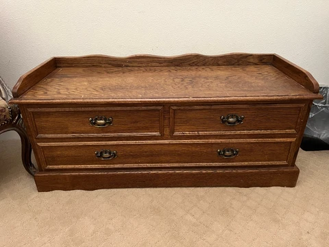 Traditional Oak Cedar Chest.48W X 21H x 18D Cover