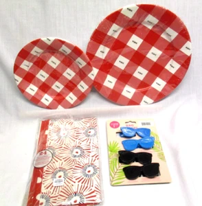 44 pc Crate & Barrel ANT Picnic Set ~16 plates ~ 24 sandwich papers, bag clips - Picture 1 of 9