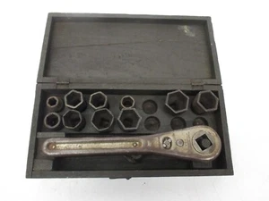 Vtg Frank Mossberg 350 Reversible Ratchet Wrench 11/16 Drive 10 Sockets Wood Box - Picture 1 of 13