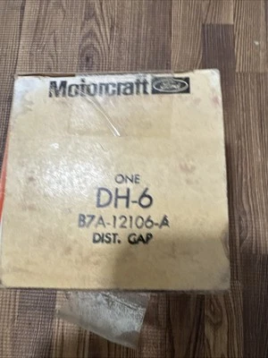 NOS 1957-1974 Motorcraft DH-6 Distributor Cap Galaxie Mustang Ranchero 289 FE - Image 1 of 4