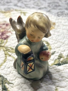 Lanterna Hummel Goebel Germania #357 “Angelo Guida” come nuova 3” marchio mela ape - Foto 1 di 6