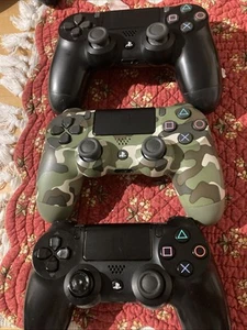 LOT of 3 Sony PlayStation Controllers UNTESTED CLEAN I DO NOT KNOW IF THEY WORK - Picture 1 of 5