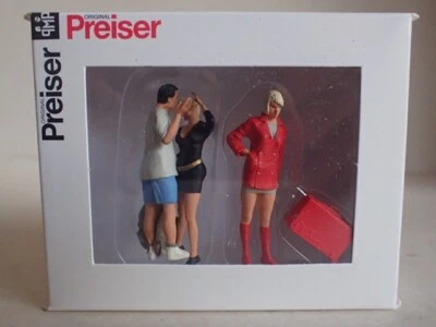 Preiser Am Bahnsteig Paar küssend Koffer Bahn Zug 63081 Spur 1 OVP 1:32 3 Fig - Bild 1 von 2