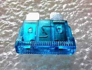 10 x 15 AMP STANDARD AUTO BLADE SICHERUNGEN 15A BLUE BLADE SICHERUNGEN (10ER PACK) - Bild 1 von 5