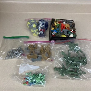Vintage Lot Horse Plastic Army Men Animals Cowboys Indians AR168 - Picture 1 of 7