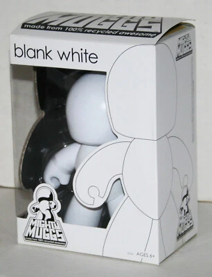 Hasbro Mighty Muggs BLANK WHITE DIY 6" Vinyl Figure READ DESCRIPTION - Imagem 1 de 4