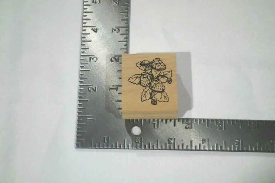 Estampilla de goma montada en madera Stamp Affair varias fresas  Foto 1 de 3