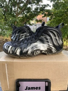 Nike Air Foamposite One QS Dream A World nere DM0115002 taglia 10 uomo - Foto 1 di 7