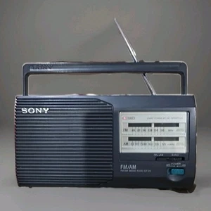 Vintage Sony ICF-24 FM/AM 2 Band tragbares Radio getestet mit Netzkabel - Bild 1 von 5