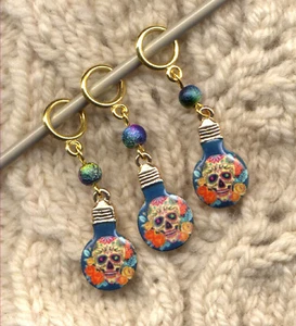 Sugar Skulls Knitting Stitch Markers Dios de los Meurtos Set of 3/SM406 - Picture 1 of 1
