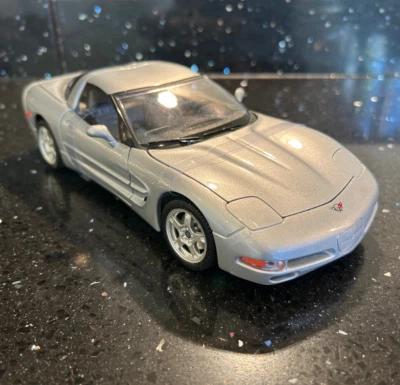 Chevrolet Corvette 1997 Bburago 1:18 Die Cast Model Car – Boxed - Image 1 of 4