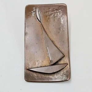 Broche artesanal vintage artesanal de cobre velero primitivo de la era artesanal artesanal artesanal - Imagen 1 de 5