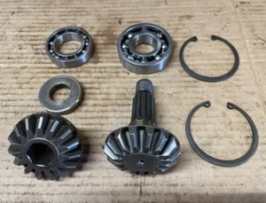 Spindle/gearset & New Bearings for M&W HC6 HC7 & Rhino HC5 HC6 HC7 Disc Mower - Picture 1 of 4