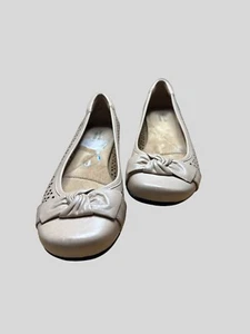 Clarks Womens Nude Flats With Bow Accent & Perforated Design Size 10 - Picture 1 of 9