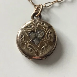 ANTIK MINIATUR um 1900 SCHMUCKANHÄNGER MEDAILLON an Kette für Puppen um 1900 - Bild 1 von 8