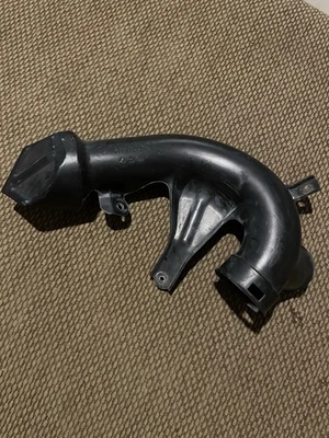 Manguera de tubo de entrada de aire Toyota RAV4 2006-2012 3,5 L 17751-31210 FABRICANTE DE EQUIPOS ORIGINALES Foto 1 de 4