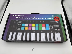 Novation Launchkey Mini Mk3 25 Mini-key Midi Keyboard Controller - Picture 1 of 2