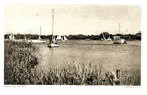 NORFOLK BROADS - WROXHAM BROAD Jarrold Postcard (B13) - Picture 1 of 1