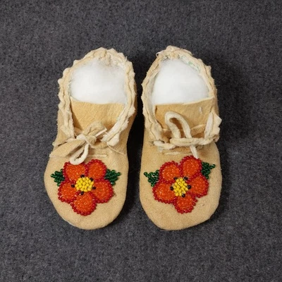 Mocasines nativos americanos talla infantil, nunca usados, hechos en EE. UU. Foto 1 de 4