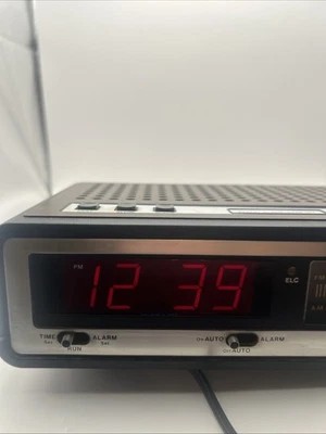 Vintage Sears AM/FM Dual Alarm Clock Radio Radial Dial Model 317.23213 450 - Image 1 of 4