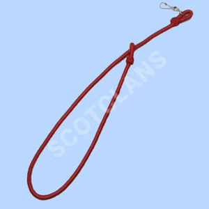 Cordón Silbato Rojo Sedoso, Cordón Plisado con Gancho Cromado - Imagen 1 de 2