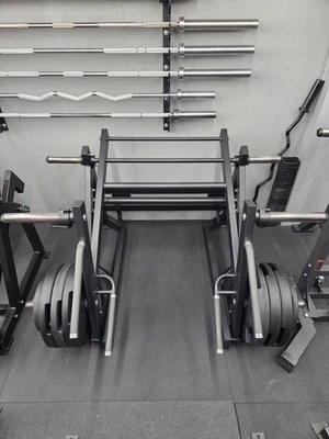 Máquina de peso muerto Fray Fitness Hammer Strength Squat Lunge excelente estado Foto 1 de 4