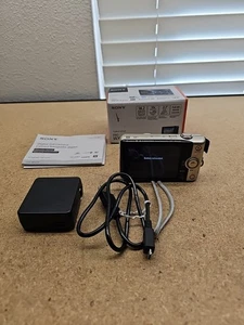 Cámara digital Sony Cyber-Shot DSC-WX220 18,2 mega píxeles zoom óptico 10X dorado (E8) - Imagen 1 de 13