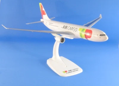 HERPA 613736 Aereo modello Airbus A330-200 TAP Air Cargo 1:200 Snap-Fit - Immagine 1 di 4
