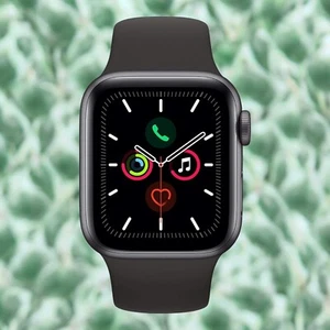 40mm Apple Watch Series 5 Space Grey Aluminium Case Black Sports Band Smartwatch - Picture 1 of 9