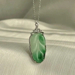【KATHY JADE】【MEJOR COMPRA】Colgante de Jadeíta Esmeralda Helada con Hoja Verde《Grado A》 - Imagen 1 de 1