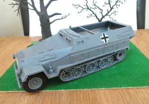 AIRFIX POLY 1/32 TEDESCO HANOMAG MEZZO BINARIO WW2 PLASTICA MADE IN ENGLAND - Foto 1 di 11