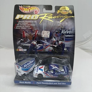 1998 Hot Wheels Pro Racing Pit Crew Mark Martin Ford Thunderbird & Tool Box - Picture 1 of 6