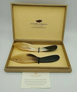 2 esparcidores de condimentos de cuerno de Sandra Jordan en caja original 11053 - Imagen 1 de 7