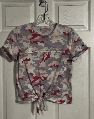 Camiseta camuflada de manga corta Champion para niñas rosa, púrpura y blanca con logotipo grande Foto 1 de 4