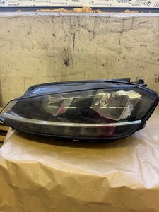 VOLKSWAGEN GOLF 7.5 front headlight 5G1941005 - Picture 1 of 2