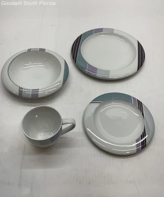 Juego de 4 tazas y platillos blancos de porcelana de utensilios de cocina Mikasa lavanda pasarela Foto 1 de 4