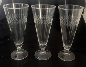 Lotto 3 - Gancio di ancoraggio in vetro Pilsner alto 7,5" con fascia di alloro incisa - Foto 1 di 7