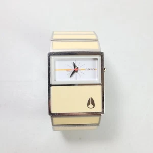 Reloj Nixon The Chalet Max Relax Cuarzo Blanco Crema Beige Funcionando (Batería Nueva) - Imagen 1 de 10
