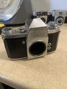 Vintage Praktica VF 35mm film camera - Picture 1 of 10